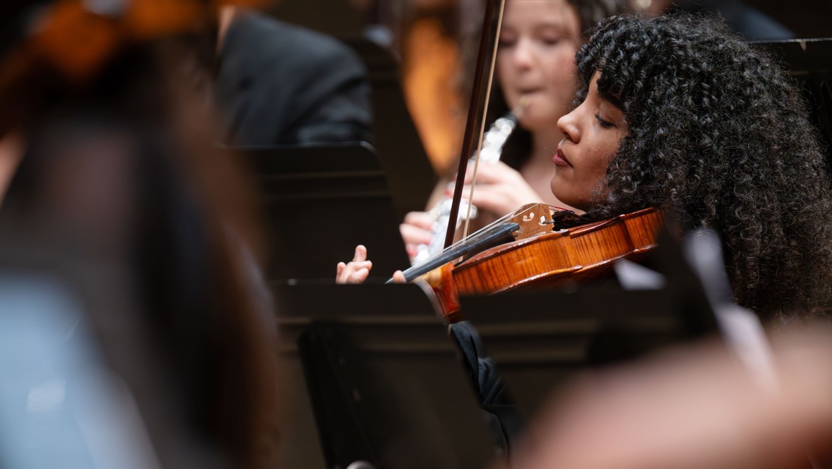 Orquestra Simfònica ESMUC, violinista. Orquestra Simfònica ESMUC, violinista.